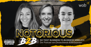 Schwarzweißes Portraitfoto von drei Frauen vor dunklem Hintergrund und der Aufschrift Notorious B2B am unteren Bildrand.